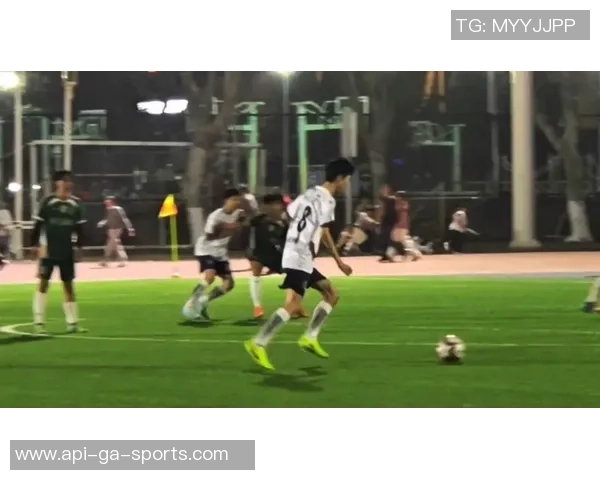 激情四溢的足球大学联赛展现青春风采与团队精神的竞技盛宴 激情四溢的足球大学联赛展现青春风采与团队精神的竞技盛宴