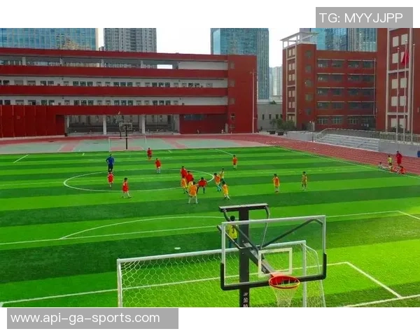 武汉青少年宫足球活动助力青少年成长与团队精神培养