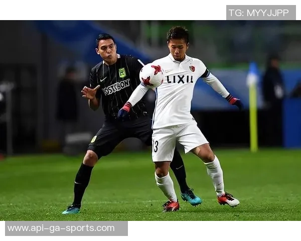 熊本深红足球队奋勇拼搏展现团队精神与竞技风采的精彩瞬间 熊本深红足球队奋勇拼搏展现团队精神与竞技风采的精彩瞬间