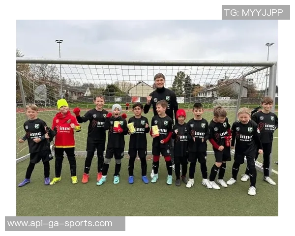 科学制定足球全年训练计划助力球员全面提升竞技水平与体能素质