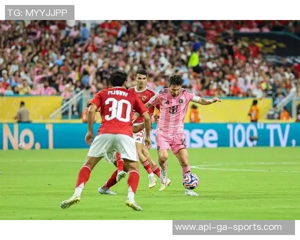 足球100分主持人带你领略足球世界的精彩瞬间与幕后故事